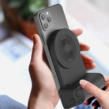 Effortlessly capture It features a 3 in 1 selfie